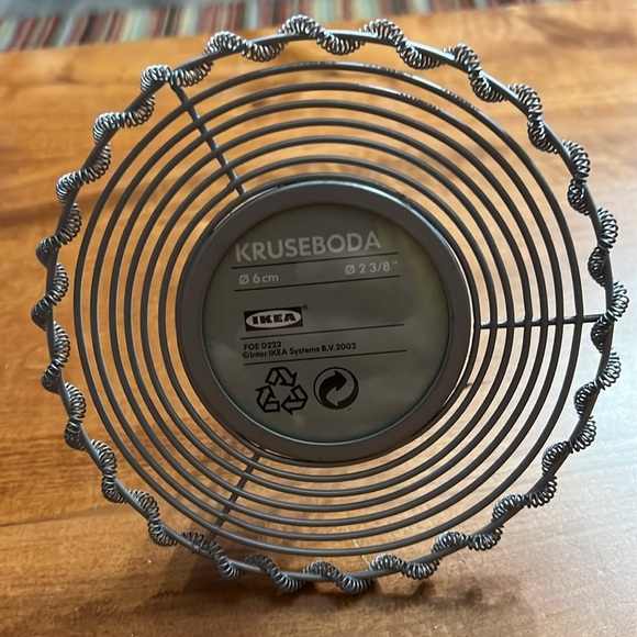 NEW Ikea Kruseboda Frame 2002 Round Metal Silver Color
4.75” Diameter 2 ⅜” Open - Picture 3 of 7